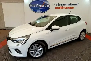 Renault Clio Business Blue dCi 85 blanche vue en 3/4 avant droit, avec phares LED et jantes alliage visibles.