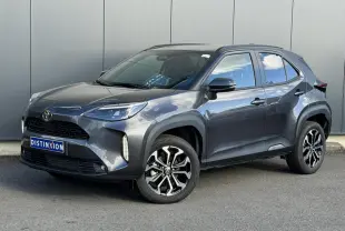 Toyota Yaris Cross gris Atlas vue 3/4 avant droit, jantes alliage 17 pouces et feux LED distinctifs.