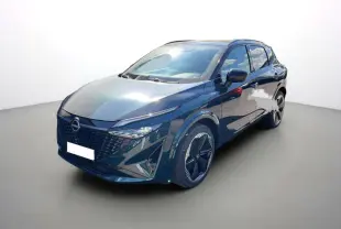 Nissan Qashqai E-POWER 205 N-Design vert cayuga vue 3/4 avant avec toit noir et jantes alu 20 pouces.