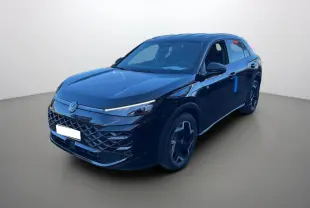 Volkswagen T-Roc noir ebène en 3/4 avant droit, avec calandre R-Line et jantes alu 18 pouces distinctives.