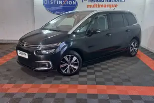 Vue 3/4 avant droit d'un Citroën Grand C4 Spacetourer noir, avec jantes alliage et feux LED distinctifs.