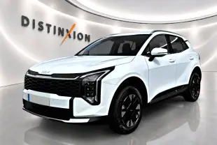 KIA Sportage 1.6 hybride blanc en 3/4 avant droit avec calandre noire et jantes alu noires.