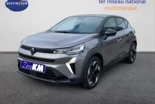 Renault Captur gris 2025 en 3/4 avant droit, avec jantes aluminium et feux LED distinctifs.