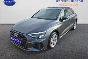 Audi A3 Sportback gris Daytona vue 3/4 avant droit avec jantes alliage et calandre noire hexagonale.