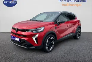 Renault Captur E-Tech hybride rouge passion avec toit noir, vue 3/4 avant droit mettant en valeur ses optiques LED.