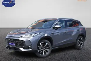 MG Motor EHS gris en 3/4 avant droit, avec jantes alliage 19 pouces et calandre noire distinctive.
