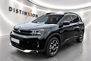 Citroën C5 Aircross noir vue 3/4 avant droit, avec jantes alu et signature lumineuse LED distinctive.