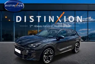 Vue 3/4 avant droite d'un CUPRA TERRAMAR gris Timanfaya avec jantes alu noires et détails sportifs visibles.