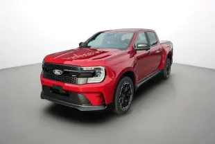 Ford Ranger 3.0 V6 240 MS-RT Plus rouge Lucid en vue 3/4 avant droit avec jantes noires et calandre noire.