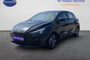 Vue 3/4 avant droite de la MG3 1.5L Hybrid+ 195ch en Pebble Black Metal avec jantes alliage et calandre noire.