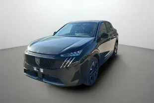 Peugeot 3008 New Hybrid noir perla nera, vue 3/4 avant droit avec toit noir et jantes alu 19 pouces.