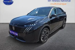Peugeot 3008 Hybrid noir en 3/4 avant droit, avec phares LED et jantes alliage distinctives.