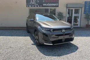 Citroën C5 Aircross gris 3/4 avant droit, SUV hybride avec jantes 19 pouces et toit ouvrant panoramique visible.