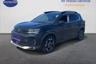 Citroën C5 Aircross noir métal en 3/4 avant droit, avec jantes distinctives et toit ouvrant visible.