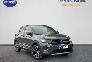 Volkswagen T-Cross 2025 gris Ascot en 3/4 avant droit avec finition R-Line et jantes alliage distinctives.