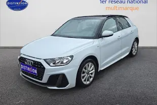 Audi A1 Sportback blanc et noir vue 3/4 avant droit avec jantes alu et toit contrasté noir.